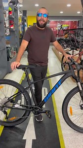 Construida con un cuadro de aluminio ALUXX ligero que presenta un diseño rígido clásico y las características de conducción equilibradas de las ruedas de 29 o 27,5 pulgadas de diámetro más grande, la Talon es una excelente opción para XC y ciclismo de montaña. La geometría del cuadro está específicamente diseñada para adaptarse a su respectivo tamaño de rueda y a una tijera de suspensión de 80 mm o 100 mm (según el tamaño del cuadro). Es perfecta para ciclistas ambiciosos que desean llevar sus h