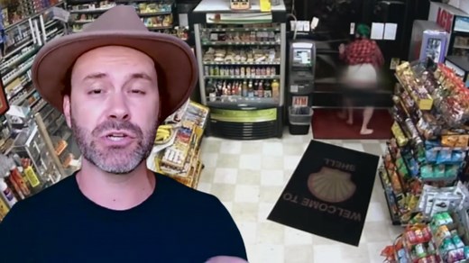 19M views · 127K reactions | Una noche, un empleado de una estación de servicio vió a un hombre descalzo. Se trataba de una persona que estaba escapando de una emboscada por parte de un amigo ️‍♂️ #DetrásDeLosCrímenesVirales | Discovery Latinoamérica | Facebook