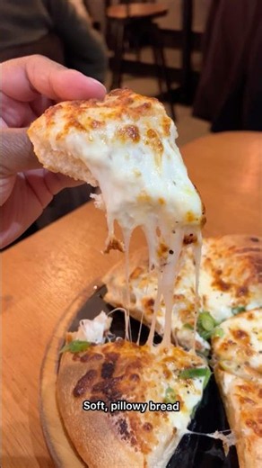 London vs Chicago Style Pizza 🧐