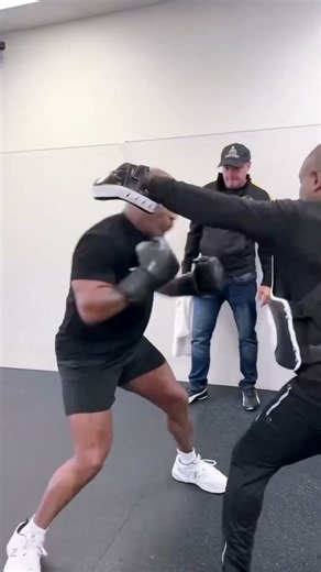 ONE LOOK SAYS EVERYTHING 💀 Mike Tyson STILL HAS THAT KILLER INSTINCT! #boxing #mma #ironmike