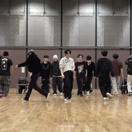 it fits too well 🙈🤍🕺 #enhypen #jungwon #heeseung #jay #jake #sunghoon #sunoo #niki