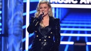 Kelly Clarkson Kicks Off 2019 BBMAs With Medley of Top Hits by Nominees | Billboard News
