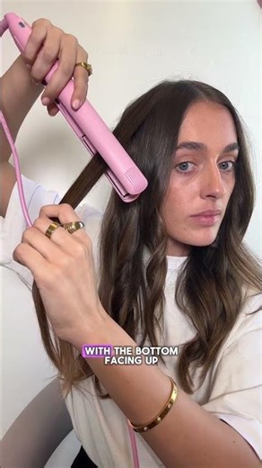 How to curl your hair with a straightener