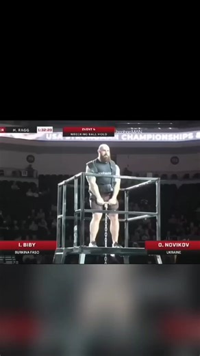 Олексій Новіков встановлює новий рекорд у силовому спорті