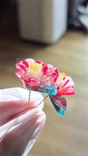 making camellia using shrink plastic #madeinuk #handmade #shrinkydinks