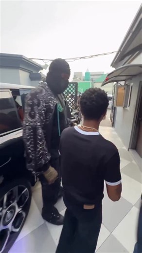 Wizkid News on Instagram: "Wizkid out in Lagos 🖤🦅 🎥: @da.files"