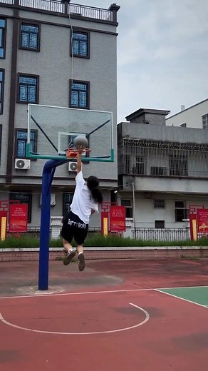 #CoachGirlsDunk with @chnhoops 🏀🔥 Girls can dunk too. Follow the process #GirlsCanDunkToo 🏀Follow @Coach.Girls to see the best players and coaches from around our 🌎 #InspiringGirls #BeAwesome #homehandles #girlscanhooptoo #coachinggirls #wnbl #coachgirls #fitnessmotivation #shegotgame #wnba #girlsgotgame🏀 | Coach Girls