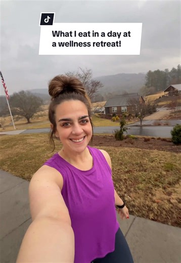 One of my favorite things about being at @Skyterra Wellness is that I don’t have to think about food. I walk in. I order breakfast from a simple menu. There are two options for lunch. Two options for dinner. Snacks are always available. That’s it. Tracking my calories was a huge part of my weight loss journey. It was never too overwhelming for me, but it still takes extra care and attention throughout the day. But here, there’s no mental math needed. No wondering if I hit my protein. No adjustin