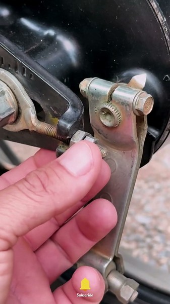 Honda Motorcycle ⚙️⛓️ Chain Tightening & Chassis Nut Fix Using Wrench 🔧🏍️ Easy Repair Hack! ✔️✅
