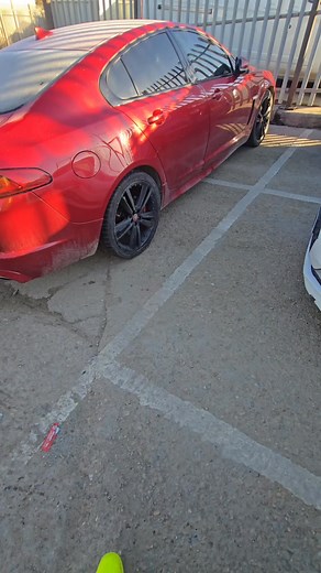 3.5K views · 2.6K reactions | Just doing my job. Jaguarul primește o vizită scurtă și se alege cu 2 chei. #foryoupageviralシ゚ #fypviralシ #fypシ゚ #tiktokviral #romaniinanglia #romaniingermania #fypシ゚viralシ #romaniinlondra #reelsvideoシ #foryoupageシforyou | Sebastian Andreescu | Facebook