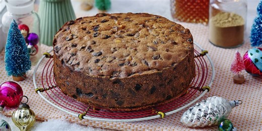 How to make our fig and ginger Christmas cake recipe