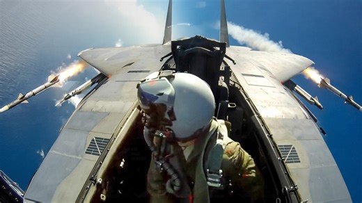 Feared US F-15 Eagle pilot executes brutal high-G maneuvers