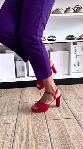 Elle a besoin de vos avis mes cendrillons 🙏 ✅1 - Un Escarpin fermé à 6 cm ✅2- Un escarpin ouvert à 5 cm ✅3 - Une compensée à talon 👠 de 7 cm #compensée #shopping #boutique #model | La Pointure Españole
