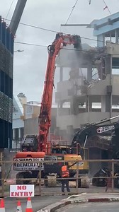 DEMOLITION UNDERWAY FOR LOLAM BUILDING AFTER DECEMBER EARTHQUAKE Port Vila, Vanuatu – March 2025 The Lolam Building in Port Vila is currently being demolished after sustaining severe damage from the 7.3-magnitude earthquake that struck Vanuatu on December 17, 2024. As one of the first tall buildings in Port Vila’s central business district, Lolam was also among the first to have an elevator, making it a significant part of the city’s architectural history. Over the years, many important offices 