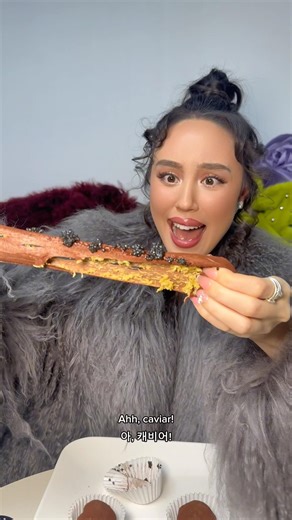 I only eat open wallet style Dubai chewy cookie💳💅🏼 #dubaichewycookie #두바이쫀득쿠키￼ #gangnamgirl