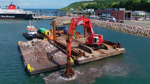 This excavator shows a steady way to work on water