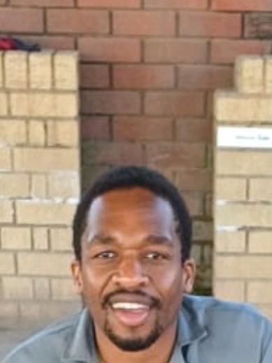 Geography Teacher learns bricklaying @Corobrik