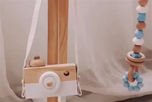 Woody Cam Adorable wooden camera that any toddler will love! Perfect for pretend play. 9.5cmX6cmX3cm’ #camera #woodentoys #woodencamera #kidsplay #learn #funtimes #toys