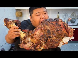 Buy a 22-jin beef leg for 600 yuan, and the whole one is grilled over charcoal fire. It's worth it!