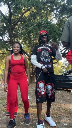 THE GIRLS TRYING TO TEACH ME THE YK NIECE DANCE 🤣🤣🤣 BUT UM STIFF AF 😂😂  #HM™️ #explorepage #ykniece  #trendingreelsvideo | D-Aye | Facebook