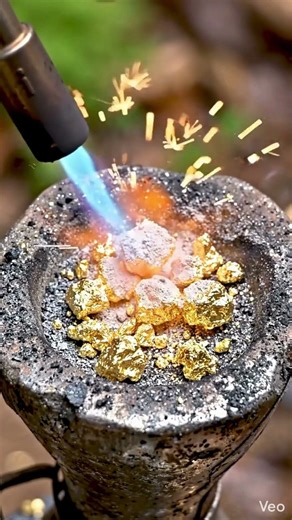 “From Raw Rock to Pure Gold Bar 😳🔥 (Unbelievable Process)” #Gold #Satisfying #Shorts