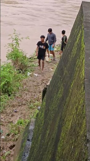 let's finding Nemo here, that fish has been lost somewhere around this river 😂