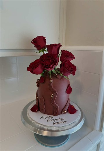 Custom Cakes by Clauddee Bakes