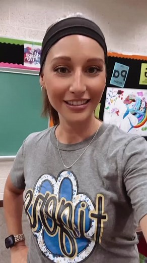 CELL CAKES!! 🎂🧬 6th grade had a fun fri-yay learning the organelles in animal cells and making 3D models, presenting them to the class, then of course celebrating how much they rocked this project by eating their cell cakes 😆 #teacher #teacherlife #scienceteacher #elementaryteacher #scienceteacher #science #teachersfollowteachers #teachersoftiktok #scienceisfun #scienceiscool