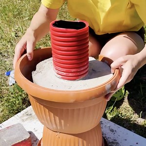 Build a Beautiful Bird Bath on a Budget! | 5-Minute Recycle
