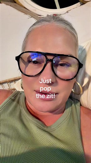 Pop the zit!!! That’s why we are here!!! #zit #acne #pimplepopping #pimples