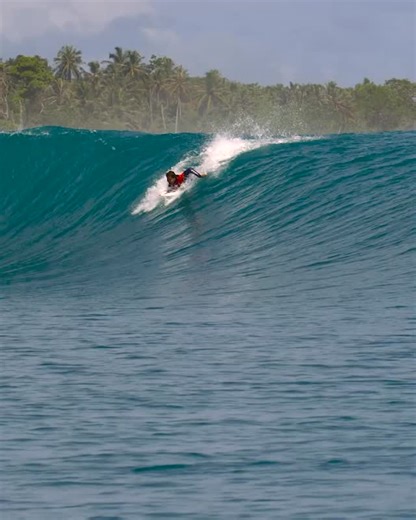 65K views · 129 reactions | Does going switch have a future in surfing? Seems like @kai_lenny has already made the decision for all of us. “For me, it’s all about getting as good at switch and I am regular,” says Kai. “I really feel like this is the future.” Progress aside, your body might thank you for strapping in the other way. Full story at the link in bio. Video: @mauimarcc @siloinasurfcharter | Stab Magazine | Facebook