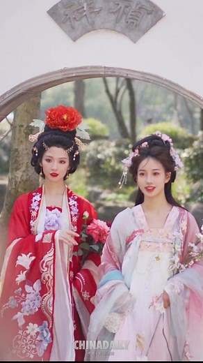 Beautiful! These young women in Hangzhou showcased various colorful designs of traditional Chinese #hanfu. #beauty #model #China #Chineseculture #culture #design #tradition