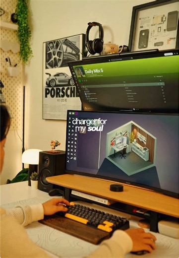 Optimize Your Desk Setup with Dual Monitors