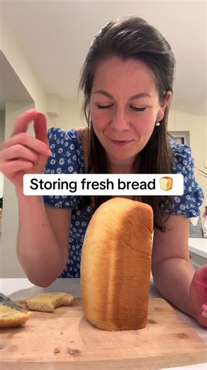 How I store fresh bread #bread #learntobake #easybread #simplebread #breadtips