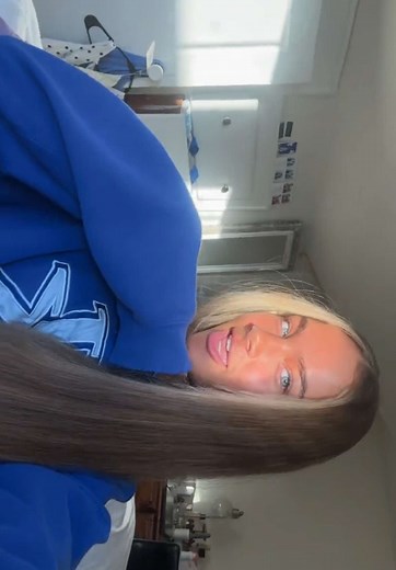 audrey lynn (@audreylholt)’s videos with 2 hands - Tate McRae