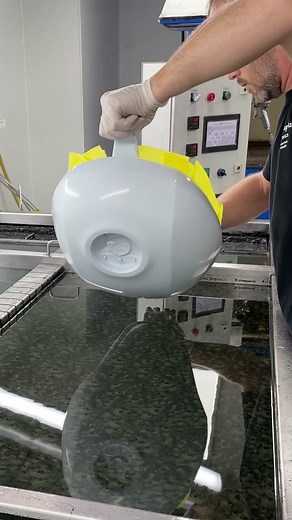 Motorcycle gas tank, here we go 😈 #hydrographics #hydrodipped #hydrodipping #hydrodip #watertransferprinting