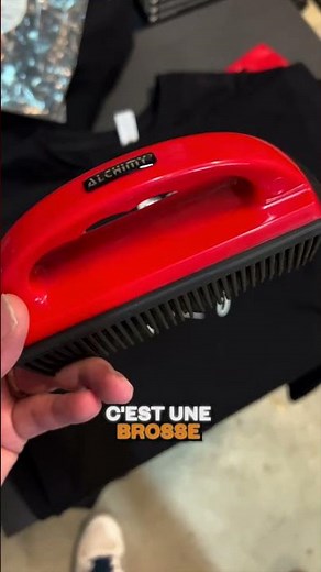 Quel outil pour enlever les poils de chien ?
