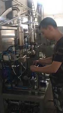 Juice brick carton SIG Combibloc filling machine working video, semi automatic filling machine