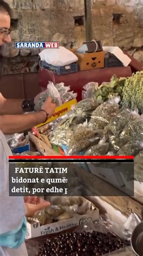 Jorida Tabaku on Instagram: "Që ta kuptojnë Muçët që janë sulur tregjeve për të kapur armikun e popullit: fermerët që prodhojnë nuk bëjnë dot autofaturë! Ky është një problem i vjetër për fshatin dhe e vuan sot fermeri. Një problem që Muçi në krye të qeverisë ka pasur 12 vite kohë ta zgjidhë, por as ai dhe as Muçët e bujqësisë nuk e kanë marrë mundimin ta zgjidhin. Problemi i fshatit nuk është te rigoni i mbledhur maleve, por te sistemi i ideuar në zyra: ky sistem vendos taksa që fundosin fshati