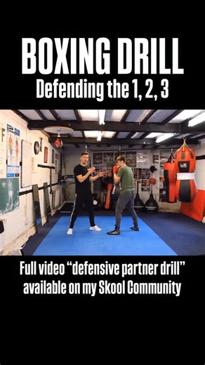 🧠 Slip, Roll, Roll. Add lateral movement to the rolls to avoid the centre line and create a better line of attack. If you’re in the centre of the ring, the step should be small so as not to sacrifice position. If you’re on the ropes, the step should be bigger to try and get off the ropes and back to the centre. The earlier you re-establish the jab after evading, the better. • • ❤️Like 🗣Comment 💾 Save ♻️ Share • • #boxing #boxeo #boxinglife #boxingtraining #boxingworkout | The Boxing Locker