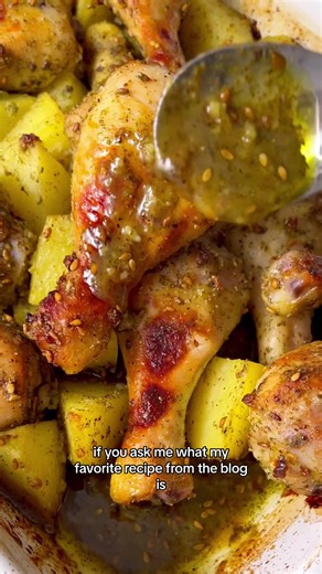 Make this honey za'atar chicken this week for the most delicious and EASY weeknight meal! It's one of my top 5 fav recipes on my blog (out of 170!) And I also had to put it in my cookbook (Souk to table - link to purchase in bio!) Za'atar and olive oil in video is fron Canaan Palestine. For full recipe head to link in bio! #weeknightrecipe #chickenandpotatoes #zaatar #middleeasternrecipes