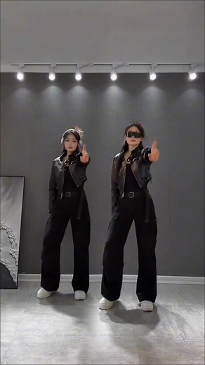 Belanja Outfit Kekinian: Dance dan Remix Terbaru