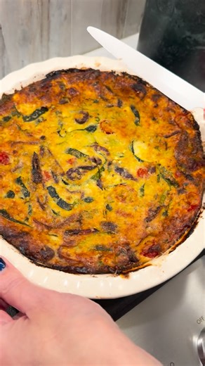 Stella Drivas 🇬🇷🇺🇸 on Instagram: "MEDITERRANEAN ZUCCHINI PIE 🍅🥒🧅🫒🧀 This crustless pie is low carb, simple to make and so delicious 😋 you can serve this at a brunch or make it for meal prep! Sub in the cheeses that are most available to you and use almond flour instead of breadcrumbs to make it gluten free. 🌟PS: Go to the follow or following button in my profile and hit the to add me to FAVORITES 💥If you enjoy recipes like this one, make sure you ORDER my NEW COOKBOOK📚 link in bio 🔗