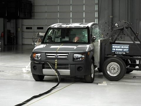 2008 Honda Element side IIHS crash test