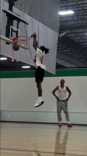Not the hesi pull dunk 😭 (via w.a.k.3/IG)