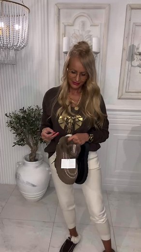 84 reactions · 20 shares | Piękny model butów, który musisz mieć朗 Buty czekoladowe cena 155zl❤️ rozmiary 36-41❤️ Buty fango i czekolada cena 145zl❤️ rozmiary 36-41❤️ proszę podać w komentarzu kolor oraz rozmiar  @sklep_glamour #new #moda #polishgirl | Sklep Glamour" | Facebook