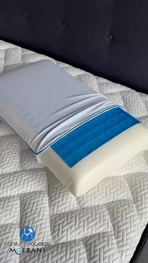 ⸻ ❄️💤 Découvrez le confort MOERANI en vidéo ! 💤❄️ Voici notre oreiller à mémoire de forme avec plaque de gel refroidissant : ✔ Moelleux, enveloppant et ultra confortable ✔ Garde la fraîcheur toute la nuit ✔ Soutien parfait pour la tête et la nuque Un oreiller pensé pour ceux qui veulent dormir mieux, plus frais et plus longtemps 🌙✨ 👉 Disponible dès maintenant chez MOERANI #MOERANI #OreillerMemoireDeForme #GelRefroidissant #Confort #NuitsFraîches #Literie | Literie Moerani Nouvelle Calédonie