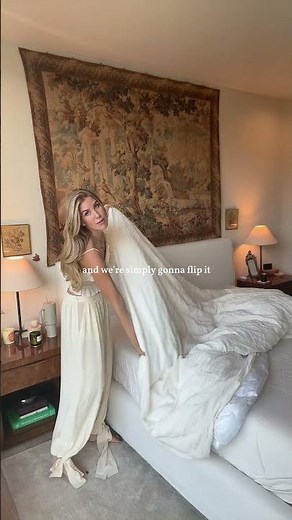 how to put on a duvet in under 3 minutes 🤎 such a good life hack! #duvetcover #cleanroom #LifeHack