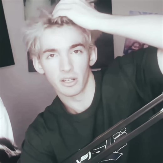this song gives me so much nostalgia from 2020 it lowkey makes me sad #albert #flamingo #fyp #viral #edit original content Albert flamingo Roblox for you page vsp