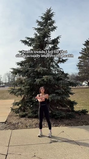 So many women fall into the same trap thinking these trends were healthy, but they just created more stress to my body: ✨ Cutting carbs I believed carbs were the problem, so I tried to limit them as much as possible. Instead, I felt low energy during workouts and struggled to stay satisfied after meals. ✨ Doing intense workouts all the time I thought more intense workouts meant better results. In reality, my body felt constantly tired and my pain flared up more. I started feeling much better onc